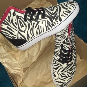 Women’s Cesario XVI M Creative Zebra Sneaker NWT